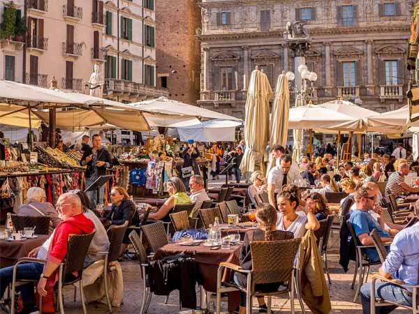 Veneto_Verona_Piazza_Erbe_Aperitivo_Spritz