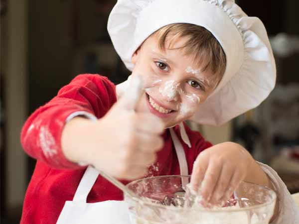 Italy_Food_People_Kids_Making_Pizza